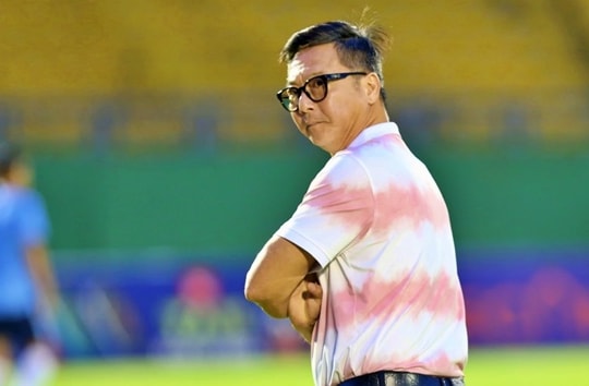 Kỷ lục 16 huấn luyện viên rời ghế tại V-League 2025/26: Khi sự kiên nhẫn trở thành xa xỉ