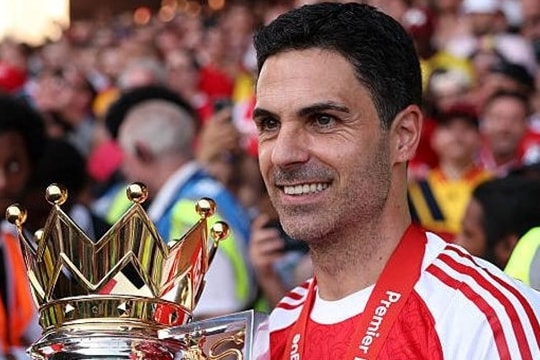 Mikel Arteta nhận giải HLV xuất sắc nhất năm sau khi đưa Arsenal vô địch Ngoại hạng Anh