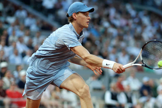 Jannik Sinner hủy diệt đối thủ tại Roland Garros 2026: Xô đổ kỷ lục của Djokovic và Agassi