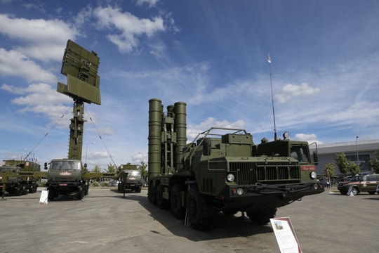Ấn Độ đàm phán mua thêm 5 tổ hợp tên lửa S-400 từ Nga