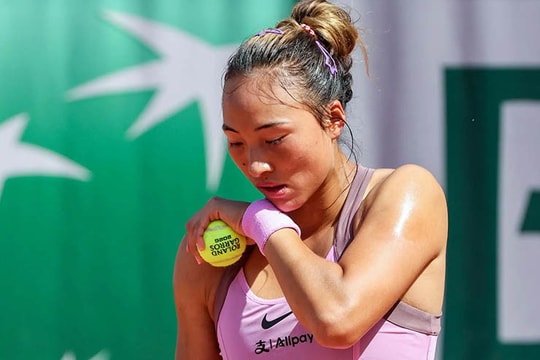 Zheng Qinwen văng khỏi top 100 thế giới sau cú sốc tại Roland Garros