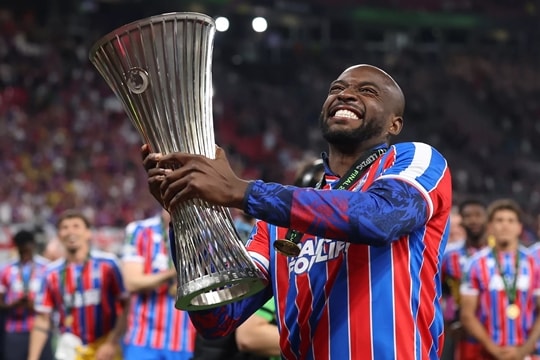 Jean-Philippe Mateta ghi bàn quyết định đưa Crystal Palace vô địch Conference League