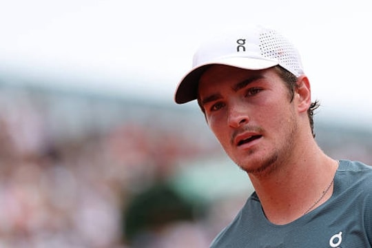 Joao Fonseca ngược dòng kịch tính tại Roland Garros, hẹn đấu Novak Djokovic