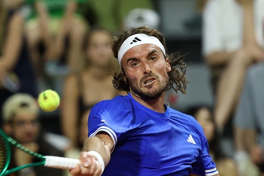 Roland Garros rúng động: Tsitsipas và Ben Shelton bị loại sốc sau Jannik Sinner