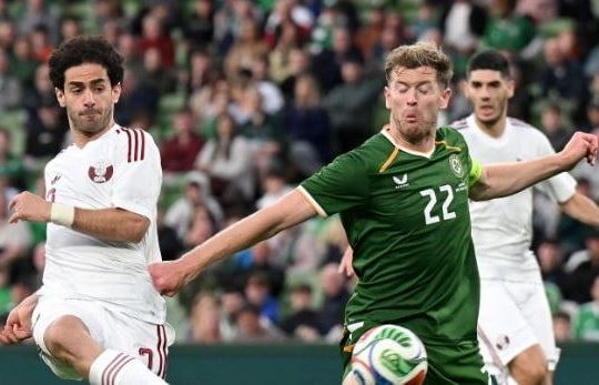 Ireland 1-0 Qatar: Nathan Collins tỏa sáng trong trận cầu rực lửa thẻ đỏ