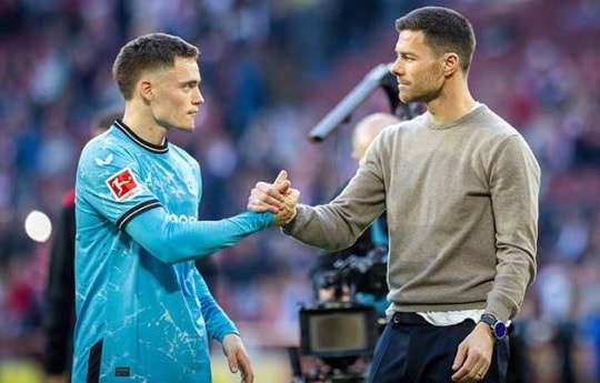 Chelsea chi 175 triệu USD cho Florian Wirtz, Liverpool săn đón Micky van de Ven