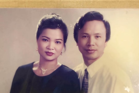 MC Vân Hugo gây sốt khi hé lộ nhan sắc thời trẻ của bố mẹ và sự bao dung của gia đình