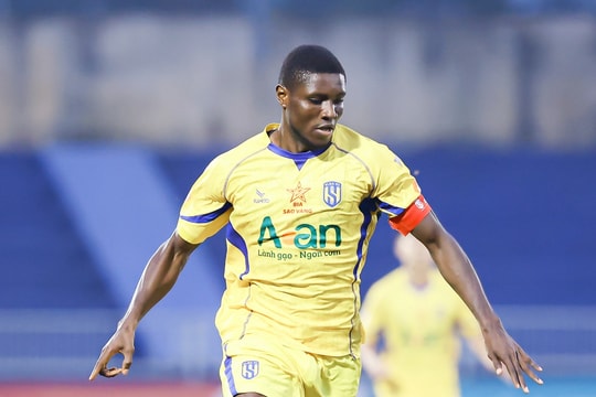 Michael Olaha cập bến CLB Công an TP.HCM và biến động nhân sự tại V.League