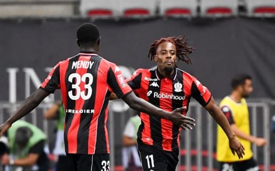 Elye Wahi lập cú đúp giúp Nice đánh bại Saint-Etienne 4-1 để trụ hạng Ligue 1