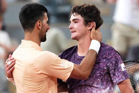 Joao Fonseca hạ gục Novak Djokovic tại Roland Garros 2026: Khoảnh khắc chuyển giao vương quyền