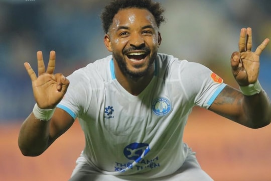 Nguyễn Xuân Son lập hat-trick siêu phẩm, Nam Định đè bẹp SLNA tại Thiên Trường