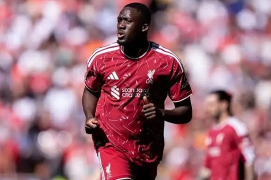 Real Madrid đấu Bayern vì Konate; Inter Milan quyết chiêu mộ Curtis Jones