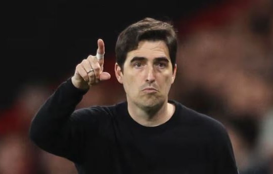 Liverpool sa thải Arne Slot: Canh bạc mạo hiểm với Andoni Iraola