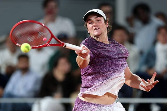 Roland Garros: Thần đồng Joao Fonseca quật ngã cựu Á quân Casper Ruud để vào tứ kết