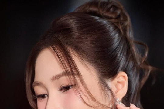 Hương Tràm ở tuổi 31: Hành trình từ hào quang sớm đến bản lĩnh tự chữa lành