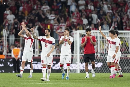 Thổ Nhĩ Kỳ thắng đậm Bắc Macedonia 4-0: Cơn mưa bàn thắng tại Istanbul