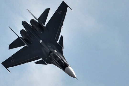 Tiêm kích Su-30SM của Armenia bất ngờ trang bị bom lượn dẫn đường Yasin từ Iran