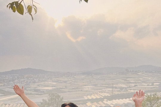 Đông Nhi khoe sắc vóc quyến rũ và cuộc sống viên mãn bên Ông Cao Thắng