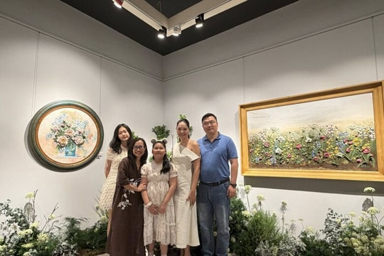 Tiểu Panda nhà Hoa hậu Hương Giang đạt danh hiệu Tinh hoa tại trường quốc tế