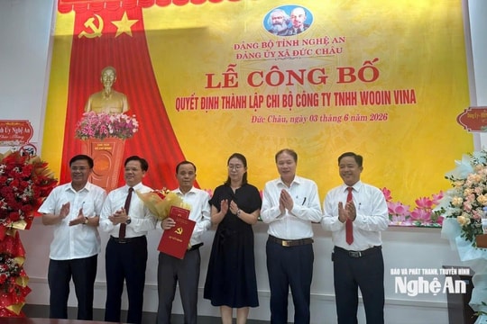 Đảng uỷ xã Đức Châu công bố quyết định thành lập Chi bộ Công ty TNHH Wooin Vina