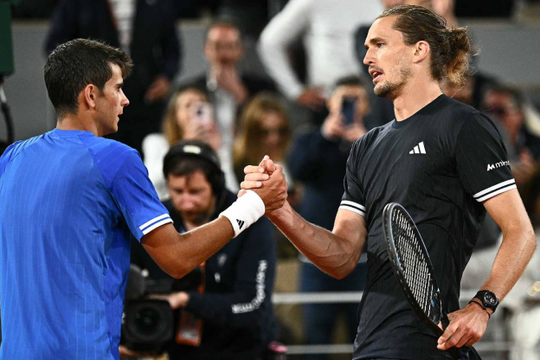 Roland Garros 2026: Alexander Zverev và Jakub Mensik dập tắt cơn địa chấn tuổi teen