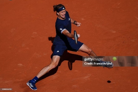 Alexander Zverev khuất phục hiện tượng Mensik, tiến sát ngôi vương Roland Garros