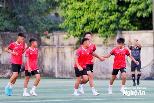 Sân Thiếu niên sáng 7/6: Dấu ấn các đội bóng vùng cao Tam Hợp, Quế Phong