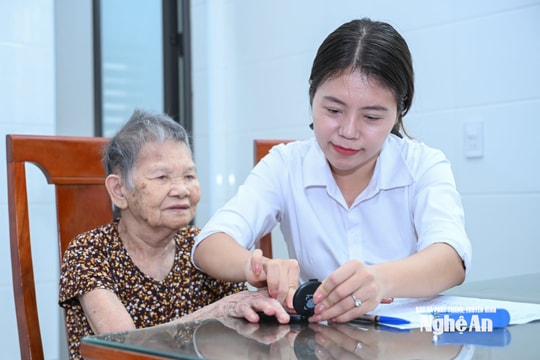 Khi chính quyền đến tận nhà phục vụ người dân
