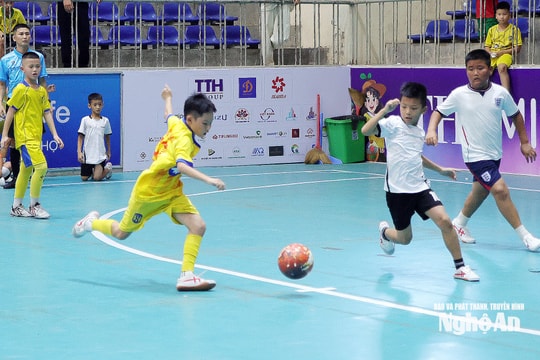Sân Nhi đồng chiều 7/6: Các đội Giai Lạc, Vinh Phú và Con Cuông thắng đậm