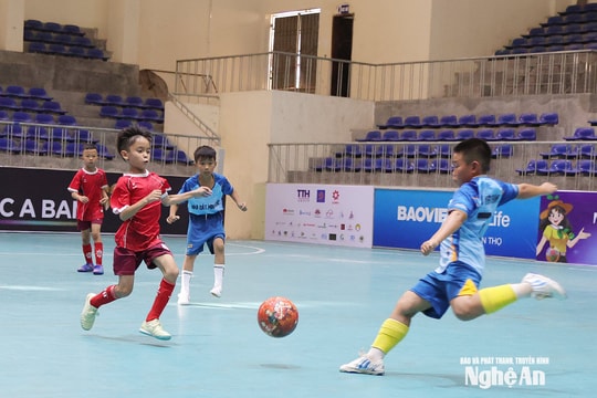 Nhi đồng Yên Thành, Thành Vinh, Quế Phong và Cửa Lò thắng lớn trong trận ra quân