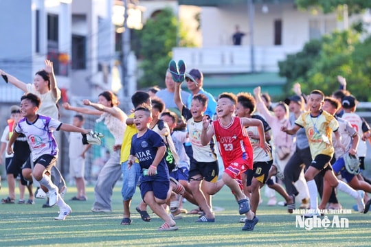 Sân Thiếu niên chiều 7/6: Đô Lương, Quỳnh Lưu, Quan Thành giành chiến thắng đầu tay