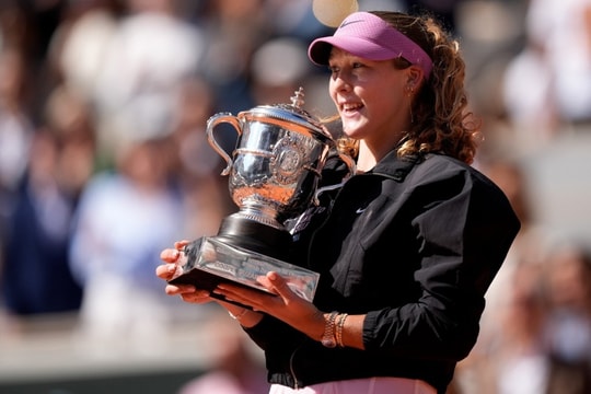 Mirra Andreeva vô địch Roland Garros 2026: Kế thừa di sản của Maria Sharapova