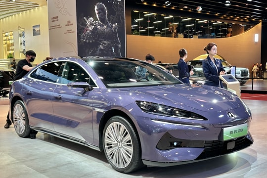 Denza Z Black Samurai: Siêu xe điện 1.000 mã lực từ BYD lộ diện