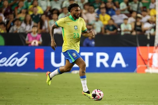 Man Utd vỡ kế hoạch tiền mùa giải vì lệnh triệu tập World Cup của Ederson