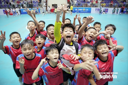 Nhi đồng Nghĩa Đàn, Quỳnh Lưu, Quan Thành thắng áp đảo; Tân Kỳ ngược dòng ngoạn mục