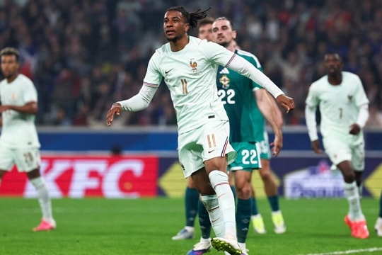 Tuyển Pháp trả giá vì luật 10 giây của FIFA sau cú hat-trick của Michael Olise