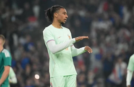 Michael Olise lập hat-trick siêu hạng, tuyển Pháp thắng tưng bừng Bắc Ireland 3-1