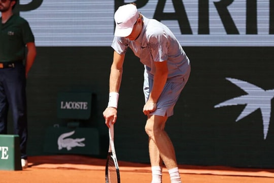 Jannik Sinner làm xét nghiệm y tế khẩn cấp; NBA thông qua luật mới chống tanking