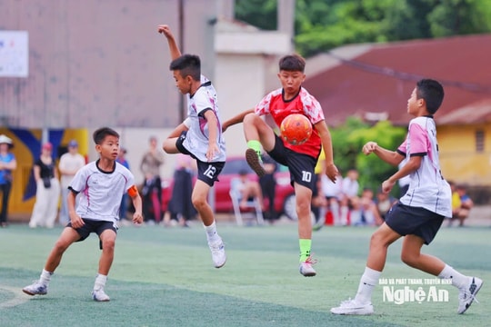Sân thiếu niên sáng 10/6: Quỳnh Anh, Quỳnh Lưu và Quan Thành giành vé vào tứ kết