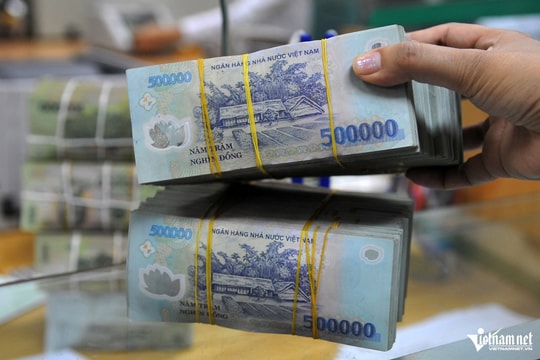 Lãi suất chứng chỉ tiền gửi ngắn hạn lên tới 8,7%/năm, vượt xa trần tiết kiệm