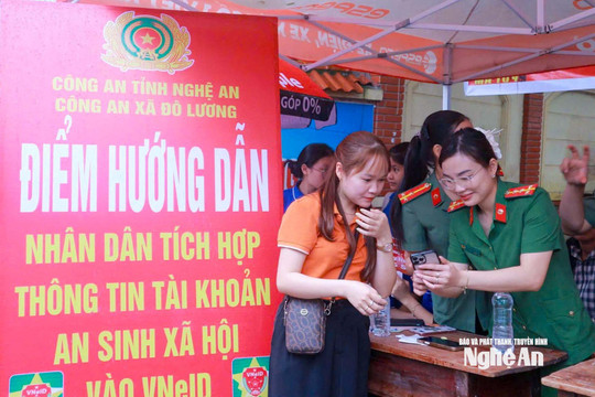 Đưa công nghệ số "phủ sóng" thôn xóm bản ở Nghệ An