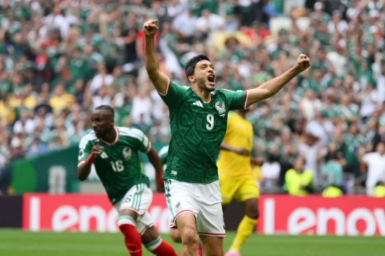Mexico hạ gục Nam Phi 2-0: Cơn mưa thẻ đỏ và khoảnh khắc lịch sử của Raul Jimenez