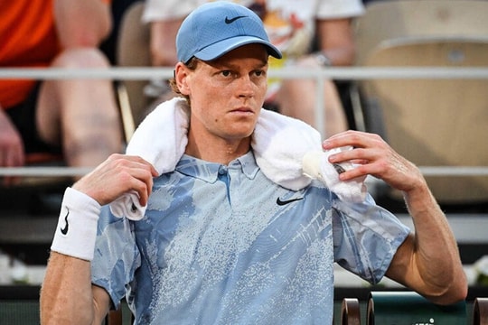 Jannik Sinner và dấu hỏi tâm lý trước Wimbledon 2026: Khi áp lực đè nặng số 1 thế giới