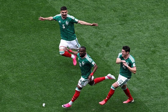Mexico thắng Nam Phi 2-0 tại World Cup 2026: Quinones và Jimenez rực sáng trong kịch tính 3 thẻ đỏ