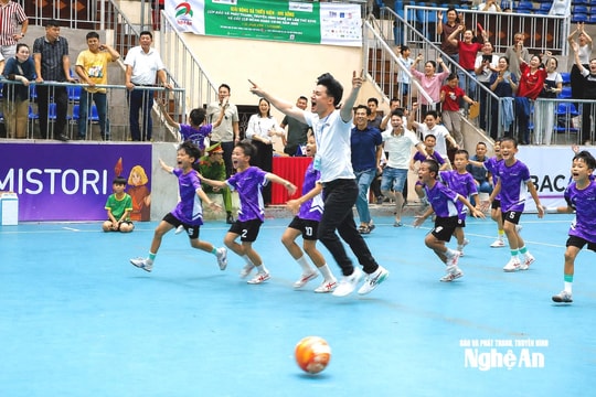 Nhi đồng Thành Vinh, Cửa Lò xuất sắc vào chung kết