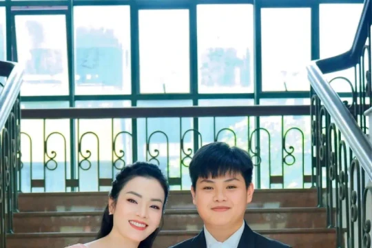 NSƯT Tân Nhàn tự hào khoe con trai cả tốt nghiệp cấp 3 và nối nghiệp tại Học viện Âm nhạc