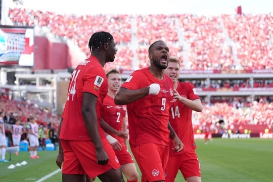 Cyle Larin giải cứu Canada trong trận hòa kịch tính với Bosnia & Herzegovina
