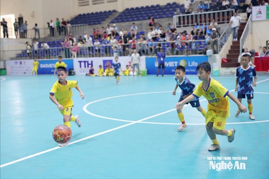 Trực tiếp Bán kết 1: Nhi đồng Thành Vinh gặp Nhi đồng Nghĩa Đàn