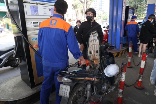 Giá xăng dầu hôm nay 15/6: Bảng giá xăng dầu tại Petrolimex, PVOIL, Mipec, Thalexim
