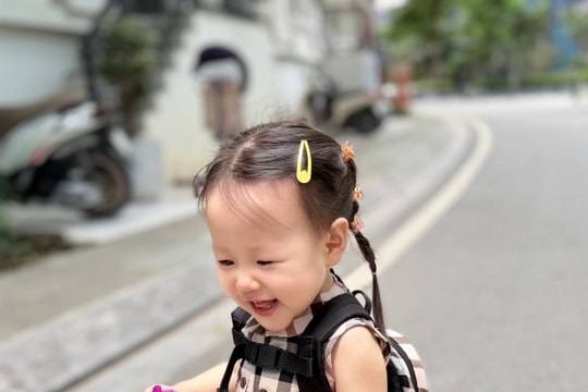 Bé Jenny nhà diễn viên Phương Oanh gây ấn tượng với loạt ảnh đi học ngộ nghĩnh